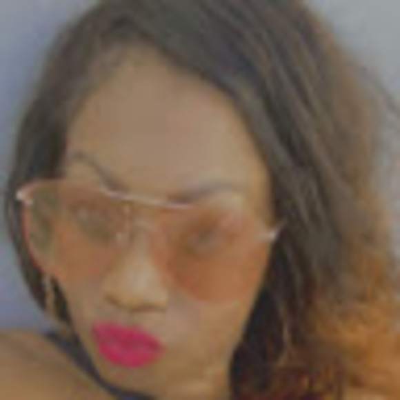 Meet your Posher, Colliesha - Picture 1 of 1